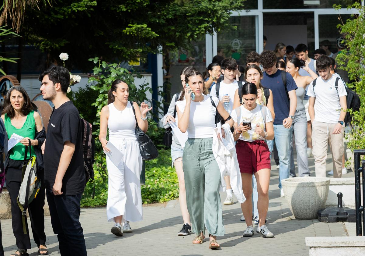 Así quedan las notas de corte en la Universidad de Granada tras una bajada general